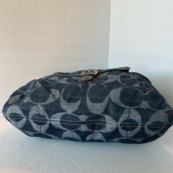 Coach NWOT Poppy Navy Denim Signature Optic Large Tote - Picture 11 of 14